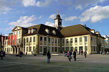 „Rathaus Göppingen“ von Petar Milošević - Eigenes Werk. Lizenziert unter CC BY-SA 3.0 über Wikimedia Commons - https://commons.wikimedia.org/wiki/File:Rathaus_G%C3%B6ppingen.JPG#/media/File:Rathaus_G%C3%B6ppingen.JPG