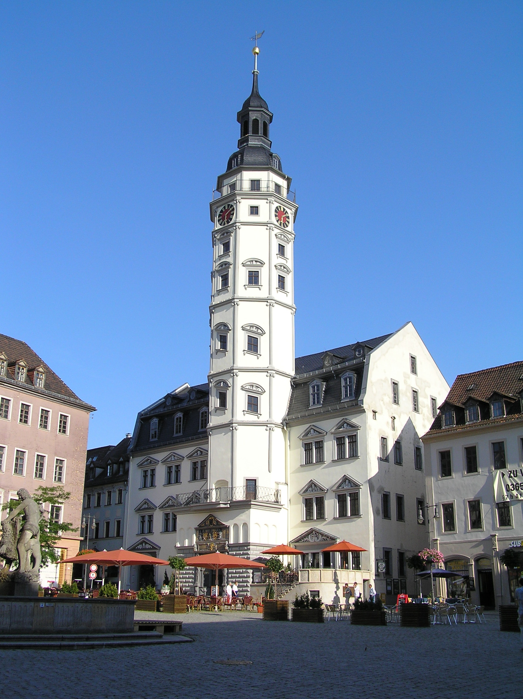 "Gera, rathaus" by H2k4 - Own work. Licensed under CC BY-SA 3.0 via Wikimedia Commons - https://commons.wikimedia.org/wiki/File:Gera,_rathaus.JPG#/media/File:Gera,_rathaus.JPG
