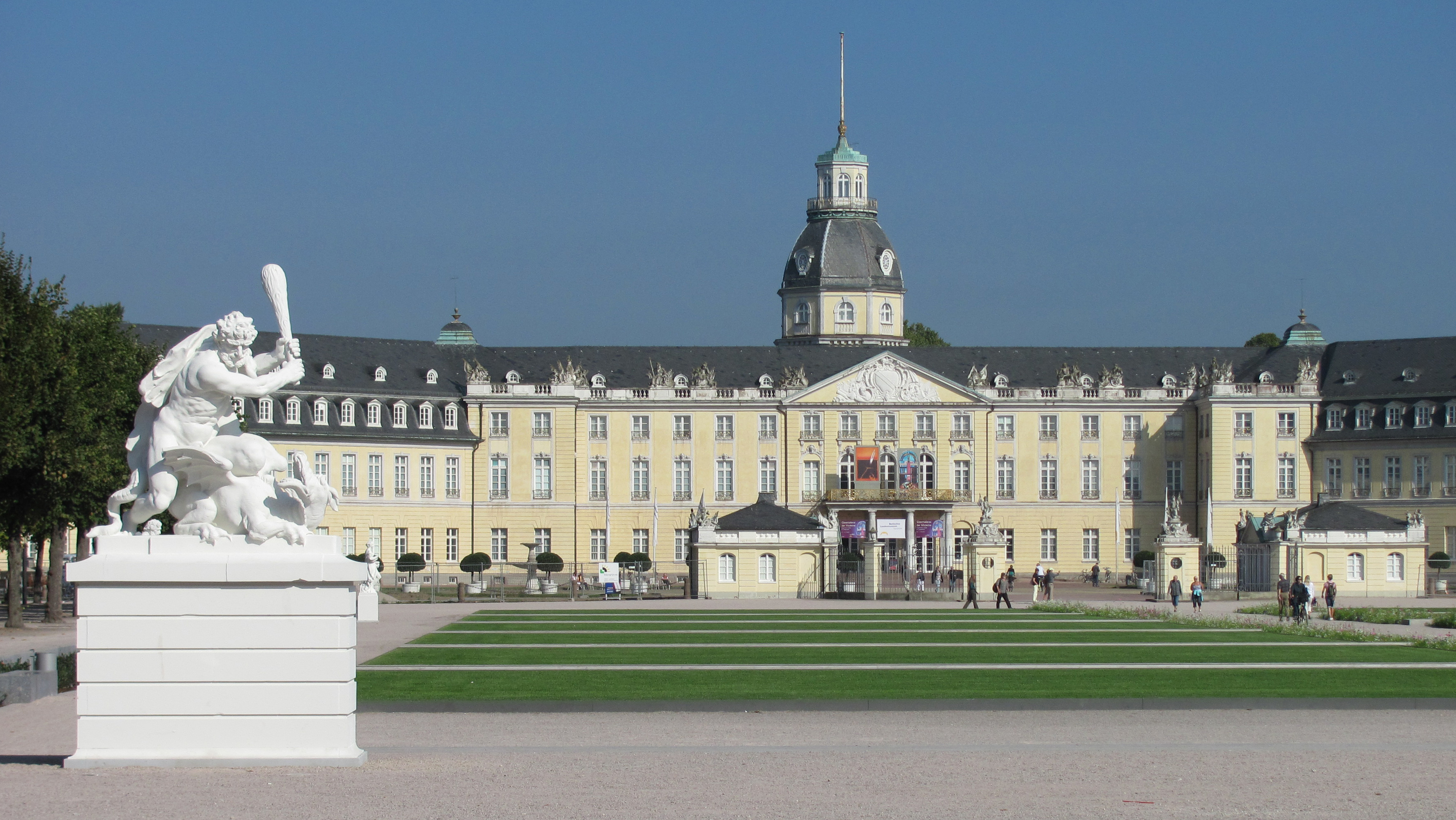 "Schloss Karlsruhe 2011" by NordNordWest - Own work. Licensed under CC BY-SA 3.0 via Wikimedia Commons - https://commons.wikimedia.org/wiki/File:Schloss_Karlsruhe_2011.jpg#/media/File:Schloss_Karlsruhe_2011.jpg